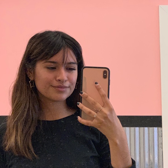 Meet your Posher, Olivia - Picture 1 of 1